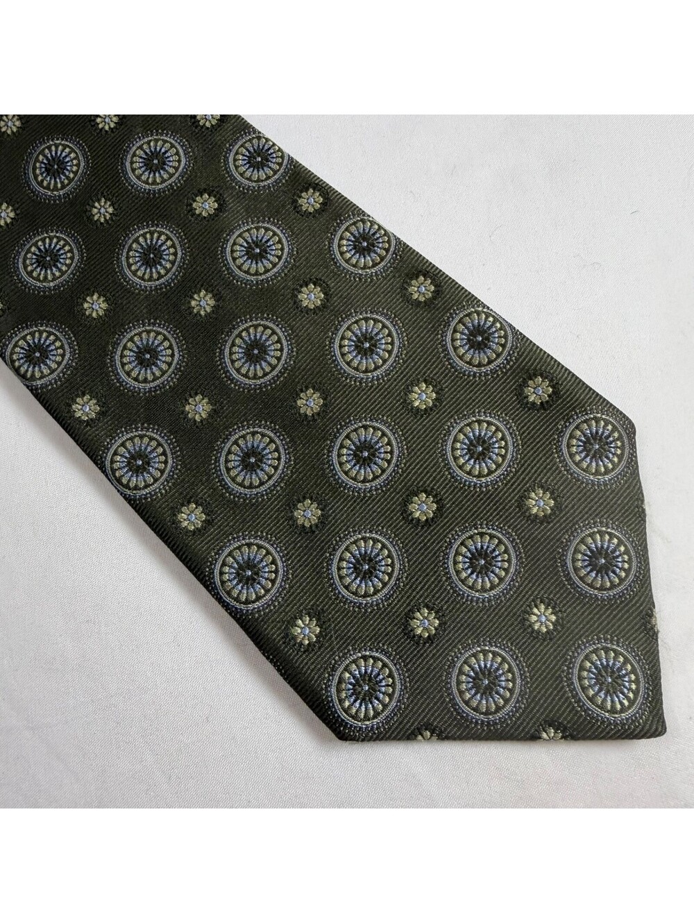 Daniel Cremieux Neck Tie Long Green Medallion 64" x 4" IR05